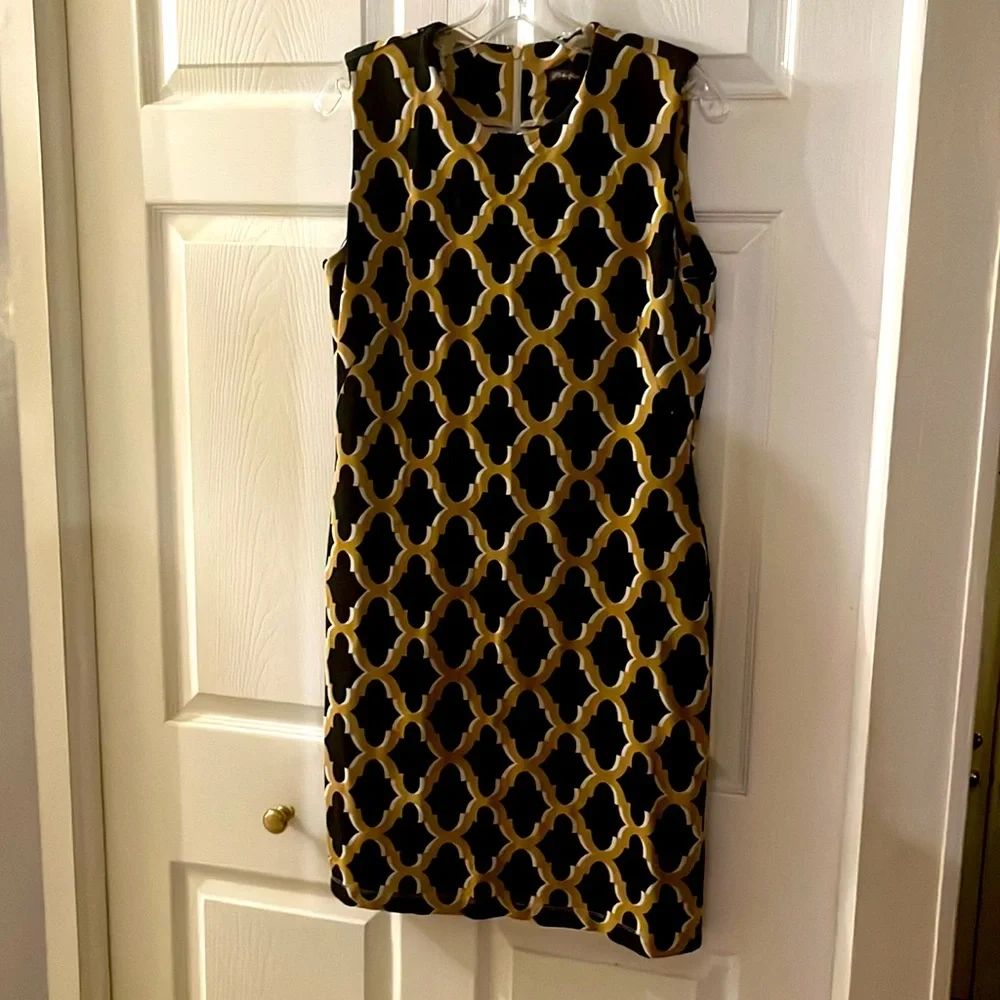 J. McLaughlin dress dimensional keyhole black and gold pattern, size large - Picture 2 of 4